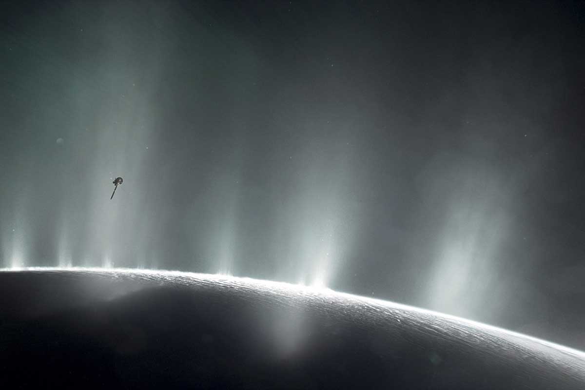 Moléculas orgánicas necesarias para la vida han sido encontradas en Encélado