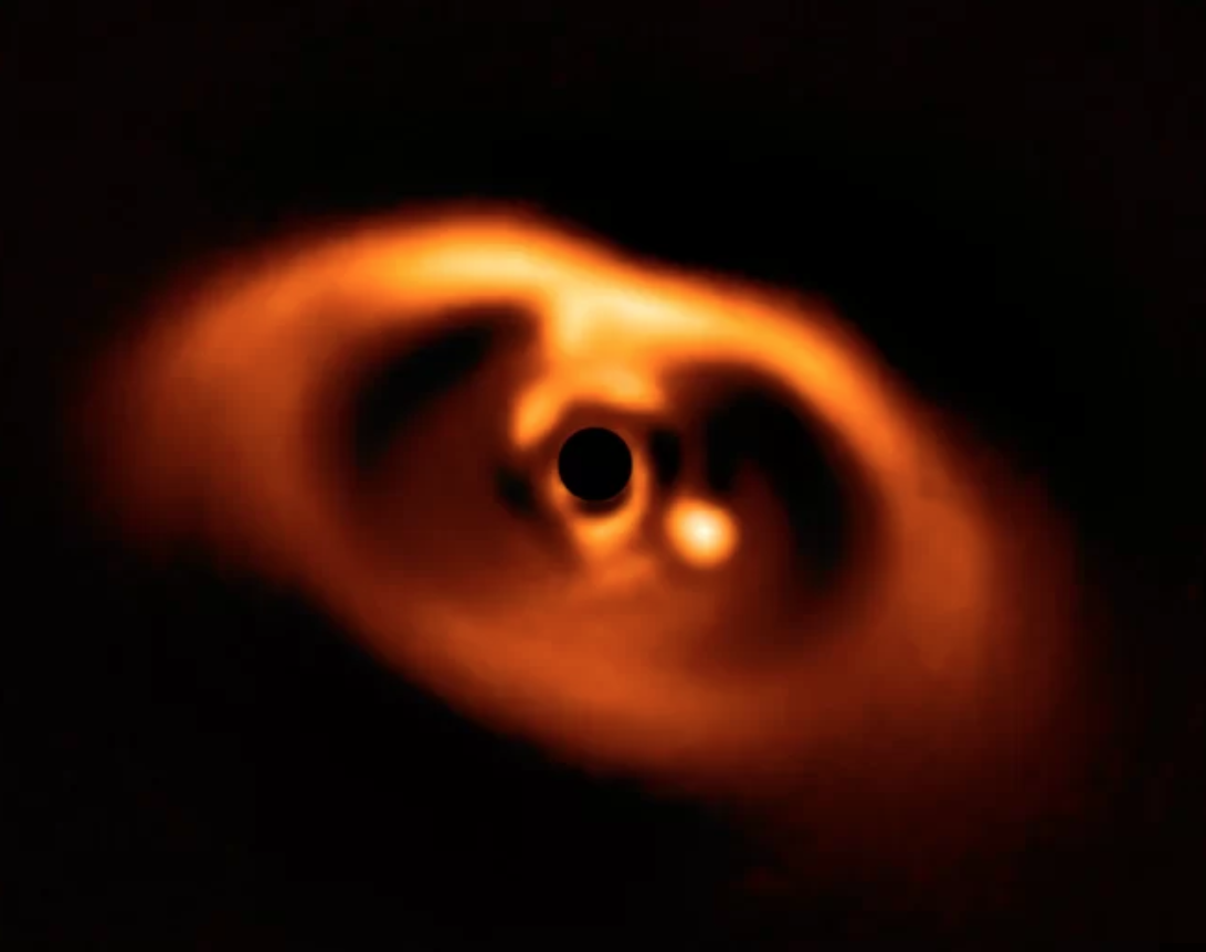 ¡Histórico! Astrónomos capturan la primera imagen directa de la formación de un planeta
