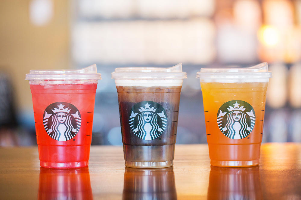 Starbucks dejará de usar pajitas de plástico en todo el mundo