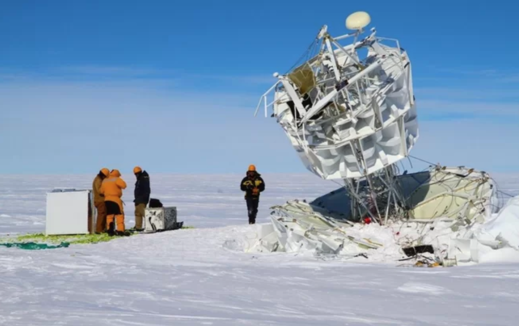 Rayos cósmicos desconocidos están saliendo de la Antártida