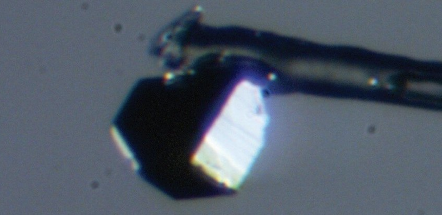 Un extraño mineral previamente desconocido ha sido descubierto en una sola mota de diamante  