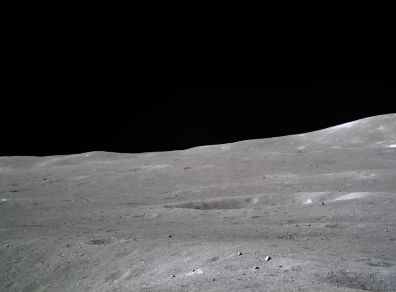 Los robots de Chang’e 4 envían imágenes épicas del misterioso lado oculto de la Luna