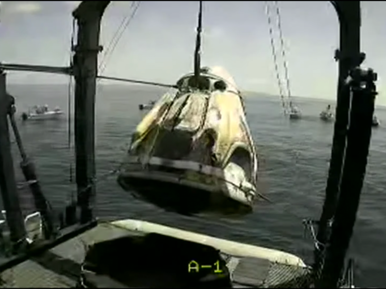 NASA: dos astronautas a bordo de la capsula SpaceX regresaron a la Tierra