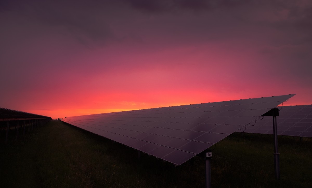 Científicos diseñan “paneles anti-solares” que podrían generar energía durante la noche