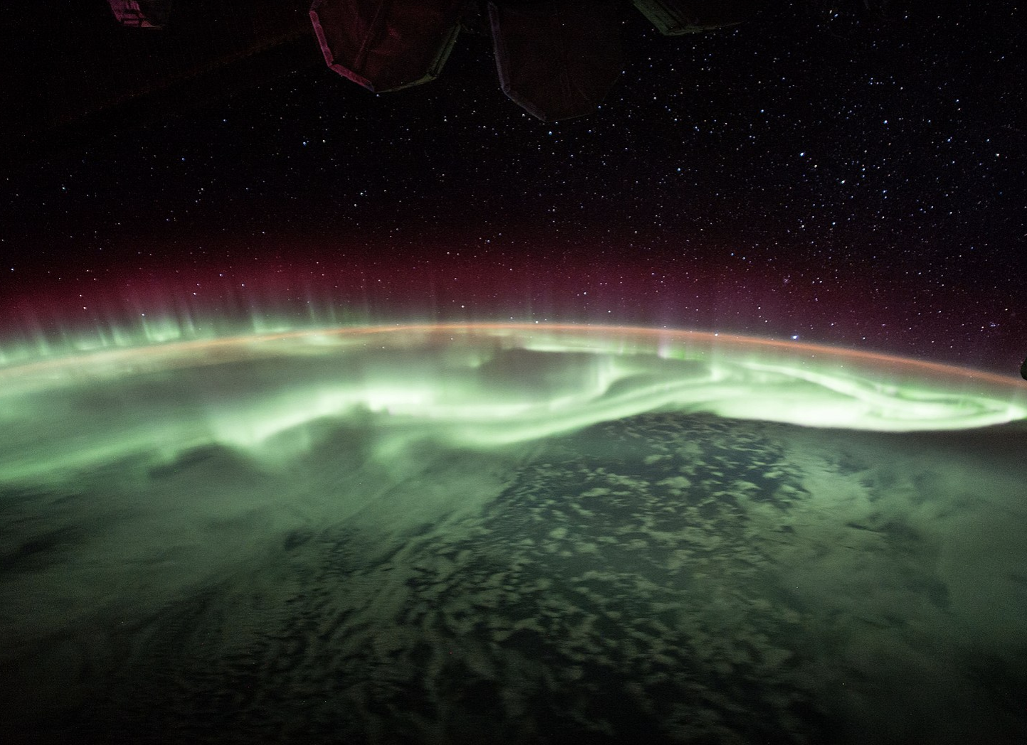 Un cosmonauta captura en video cinco luces inesperadas en medio de auroras boreales
