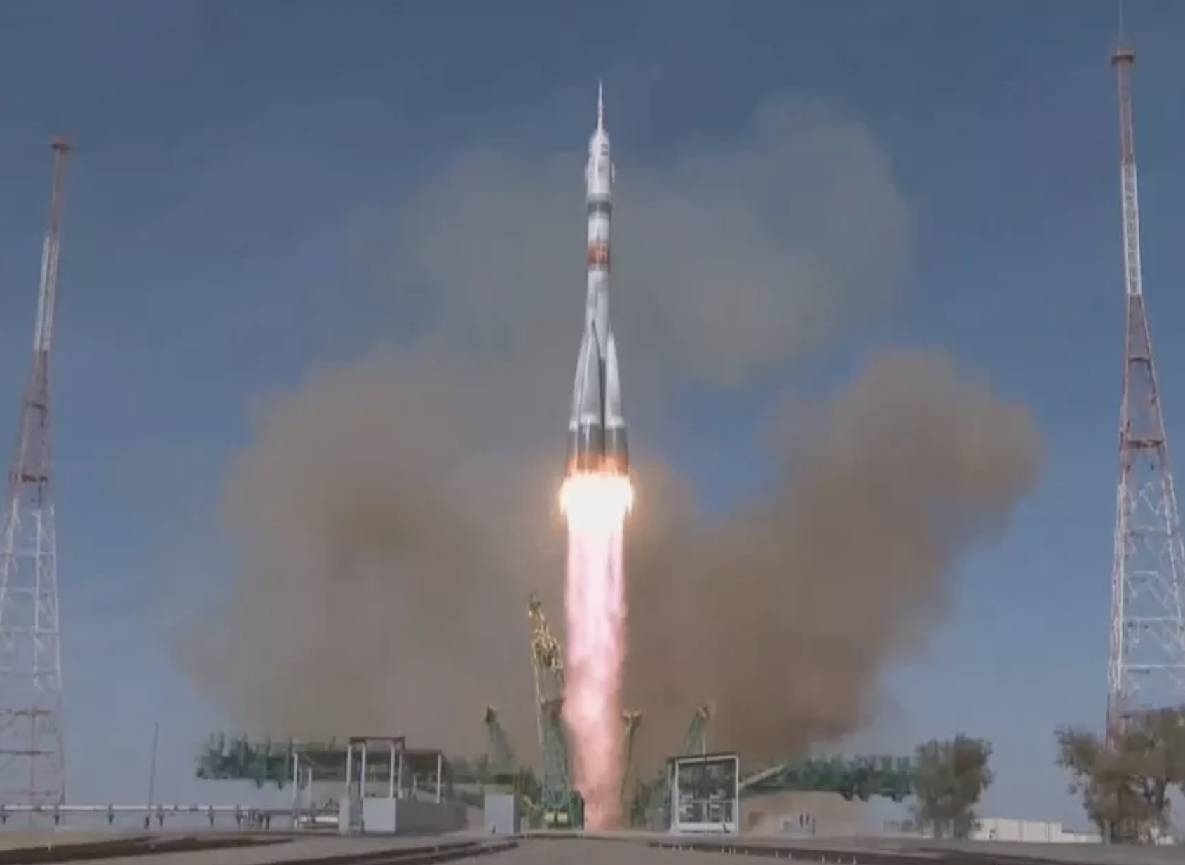 La tripulación de Soyuz llega a la Estación Espacial Internacional en tiempo récord