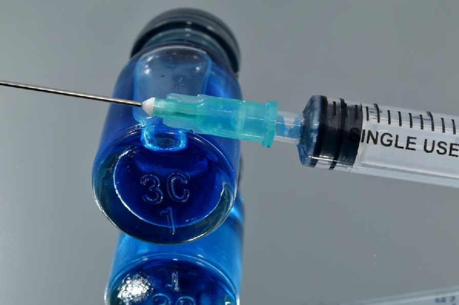 Reacciones alérgicas graves a la vacuna de Pfizer son extremadamente raras, confirman científicos