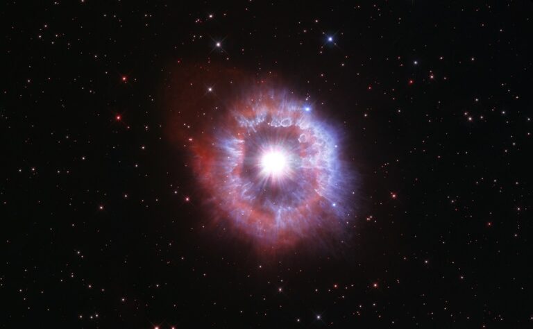 Telescopio Hubble muestra a la hermosa y gigante estrella AG Carinae al borde de su destrucción