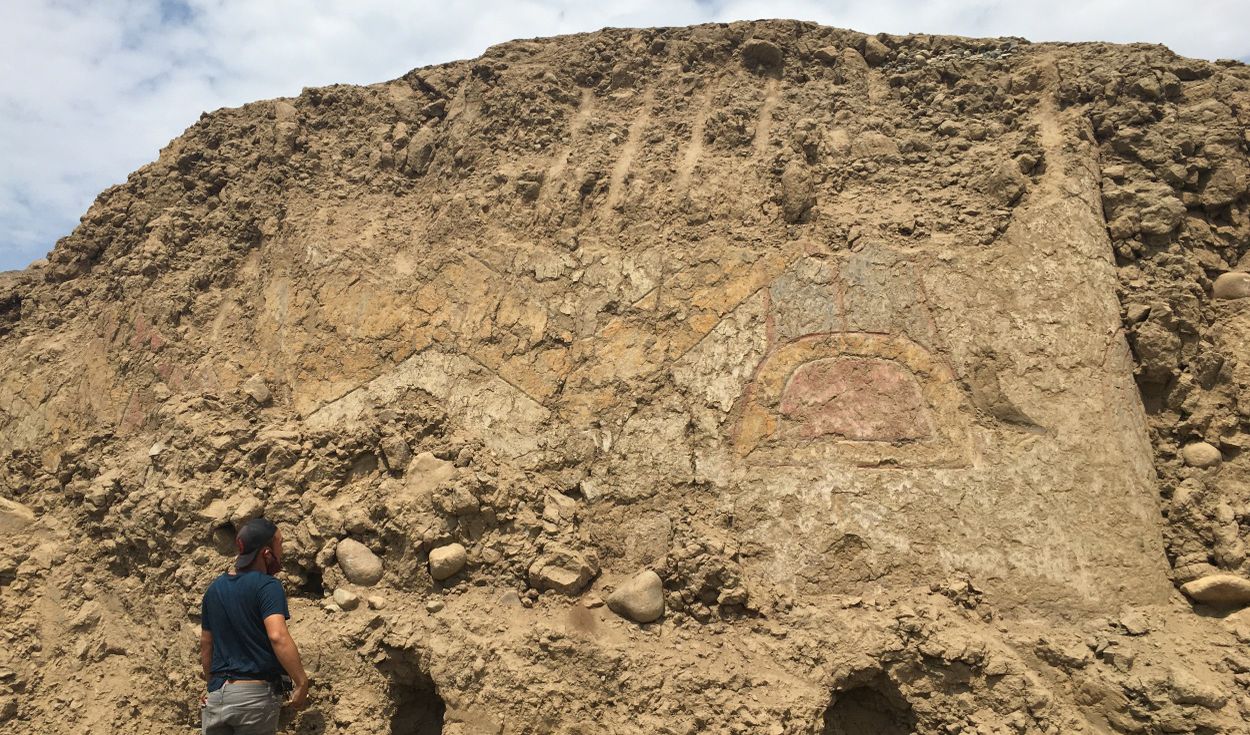 Arqueólogos peruanos descubren mural de un dios araña empuñando un cuchillo