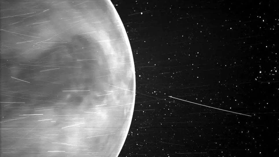 Sonda solar Parker detecta una señal de radio de baja frecuencia en la atmósfera de Venus