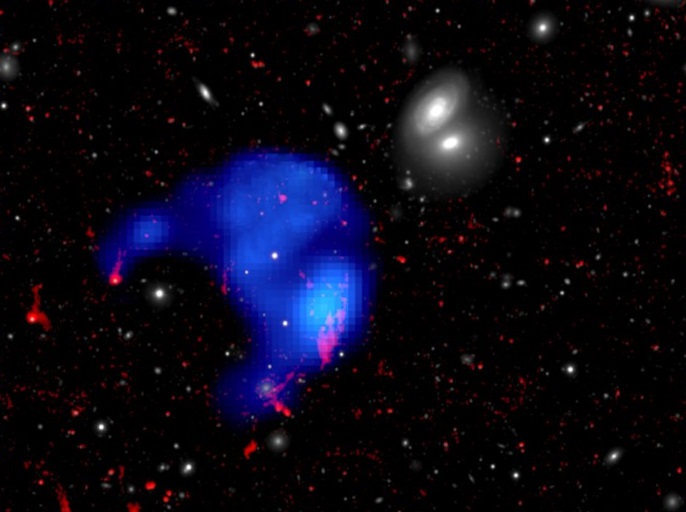 Astrónomos detectan una extraña nube cósmica más grande que toda la Vía Láctea