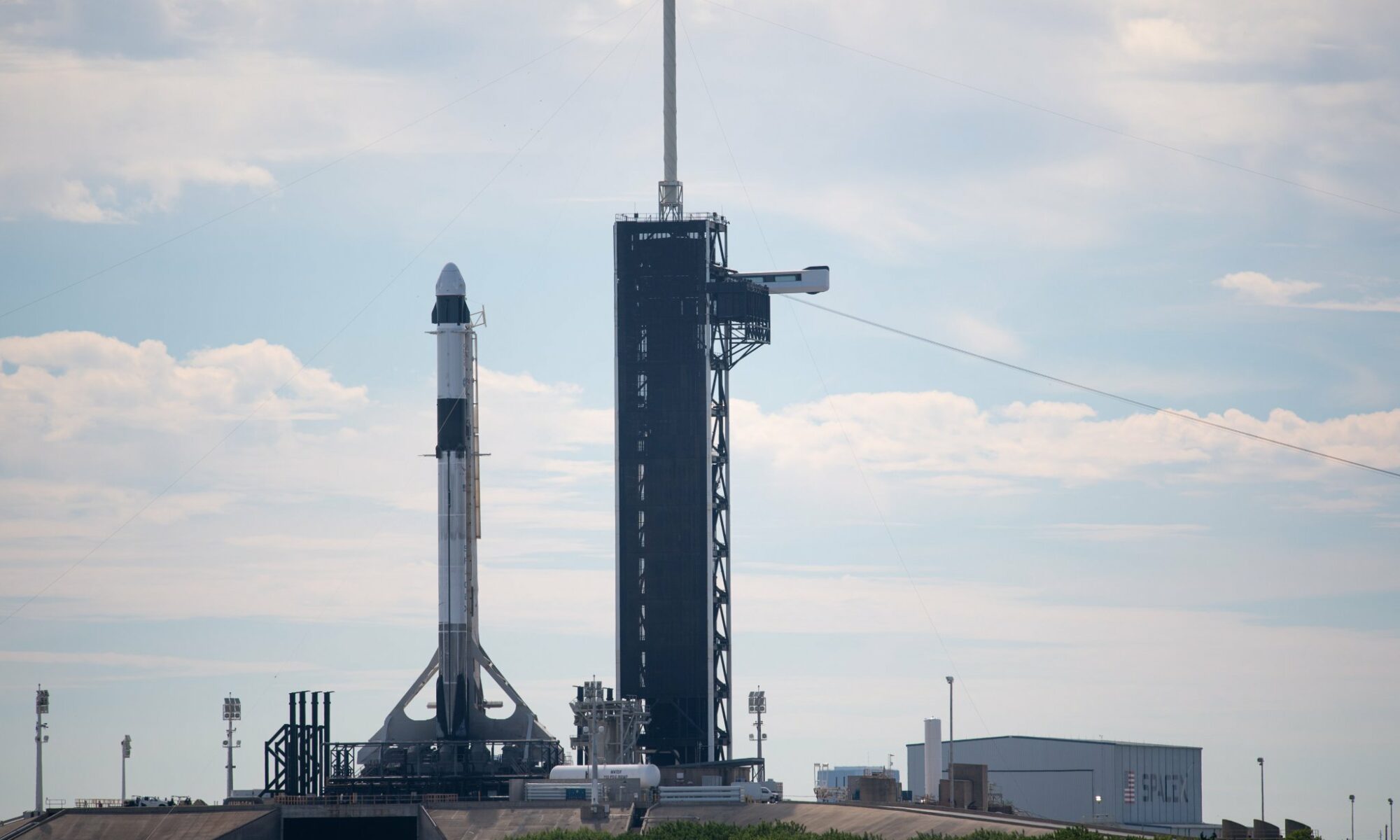 NASA y SpaceX alistan su cohete Falcon 9 para el lanzamiento de la Crew-3 en Halloween