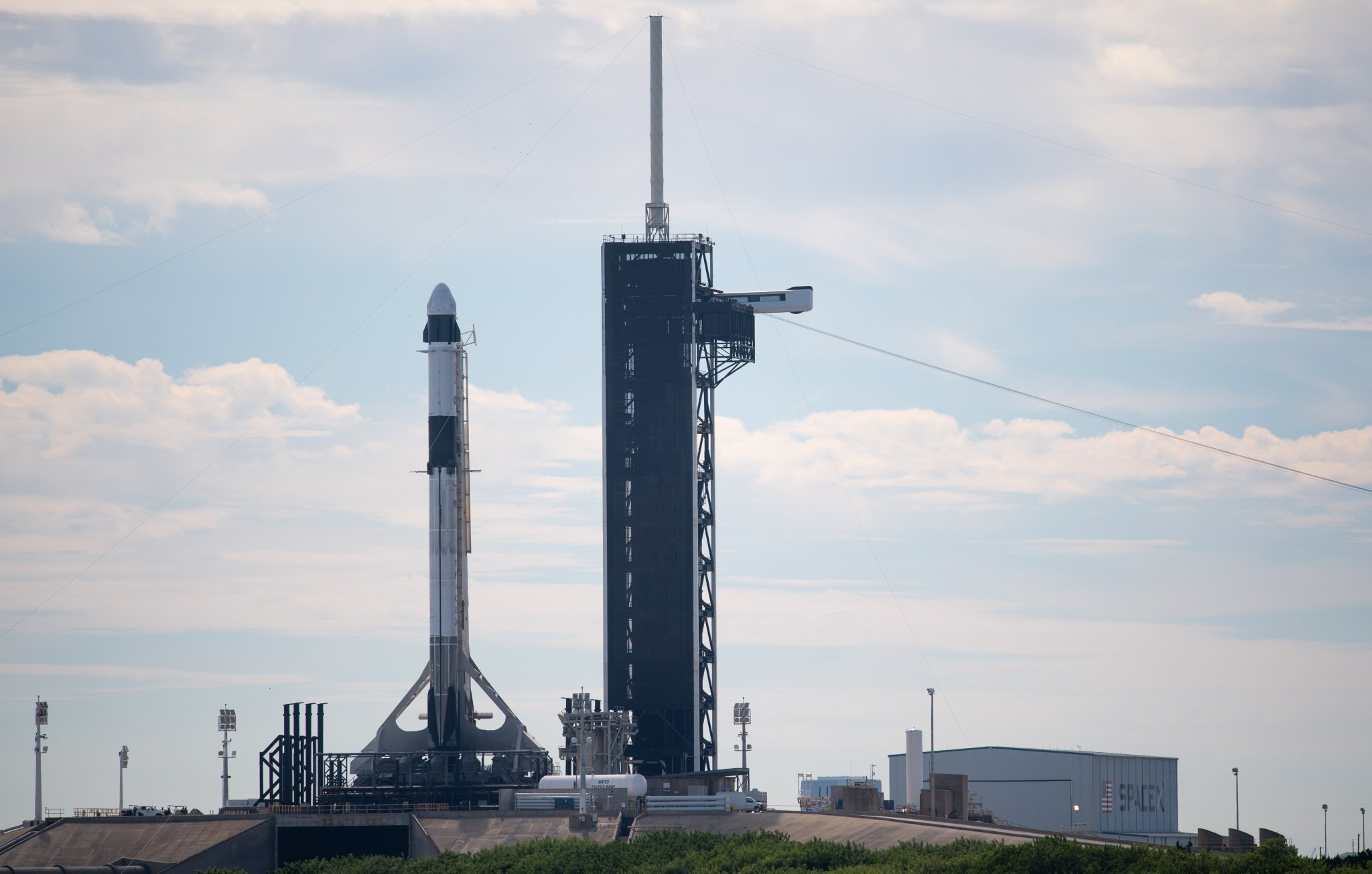 NASA y SpaceX alistan su cohete Falcon 9 para el lanzamiento de la Crew ...