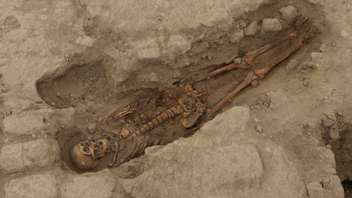 Niños sacrificados hace mil años son desenterrados en el norte de Perú