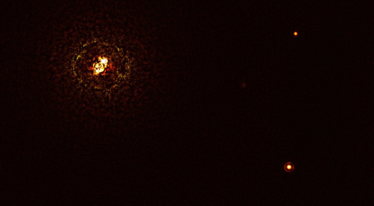 Astrónomos observan directamente un “superjúpiter” orbitando un masivo sistema binario