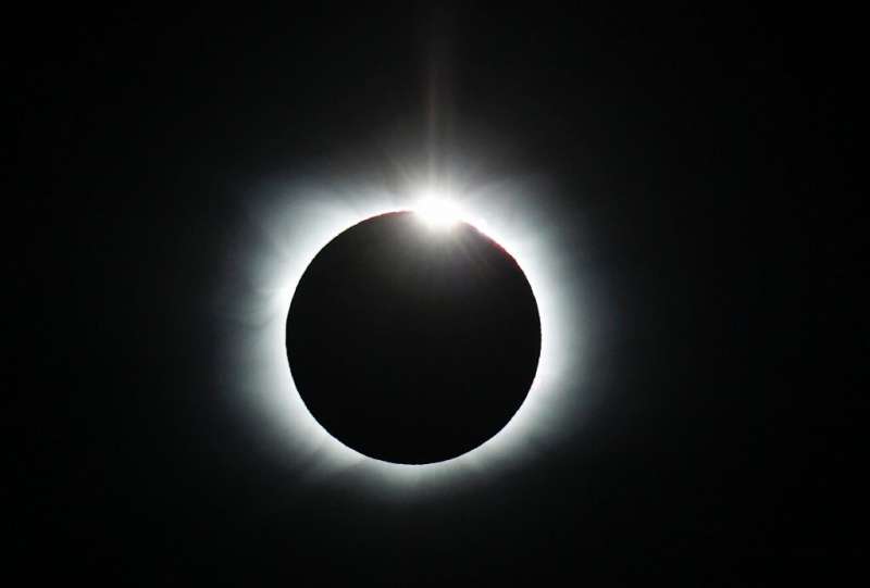 Un eclipse solar total sumergió a la Antártida en la oscuridad
