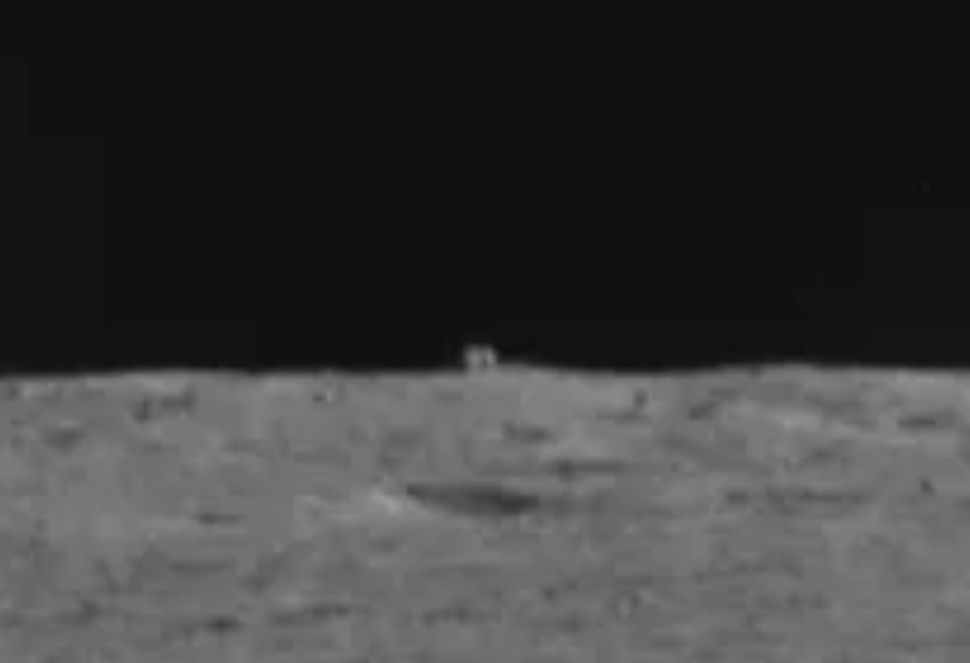 El rover Yutu 2 de China captó una ‘cabaña misteriosa’ en forma de cubo en el lado opuesto de la Luna