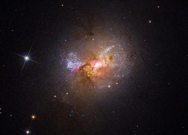 Este agujero negro supermasivo ayudó a crear nuevas estrellas en vez de suprimirlas