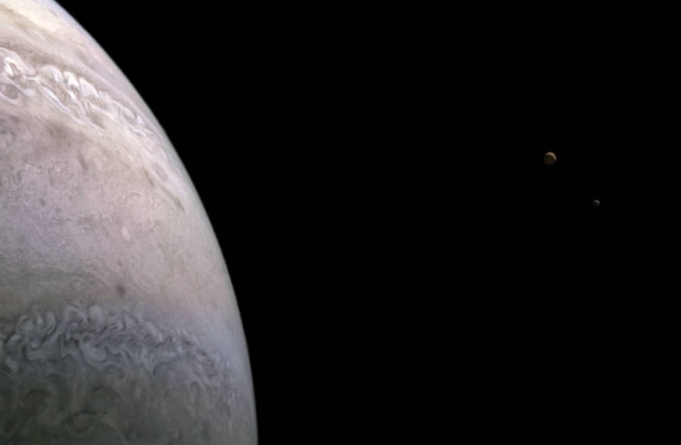 La sonda Juno de la NASA revela hermosos detalles de Júpiter y sus lunas