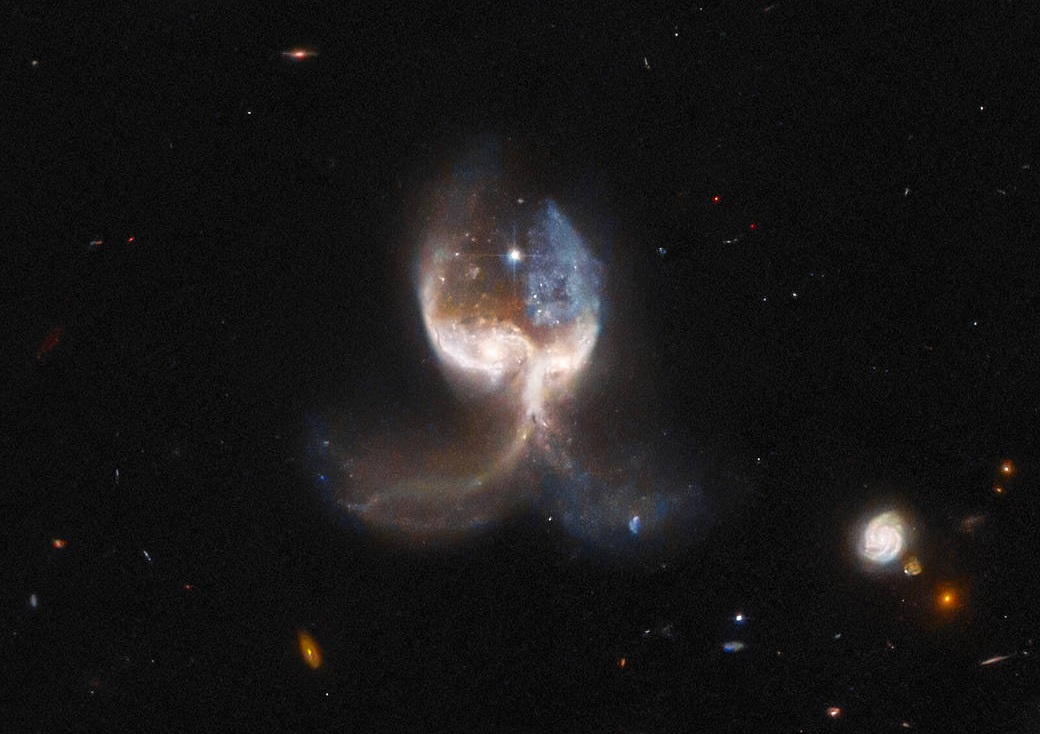 El telescopio Hubble captó un “ángel espacial” en una colosal fusión de dos objetos cósmicos 