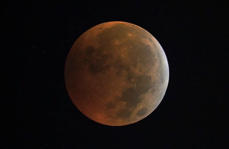 Así se vio la Luna de sangre, el eclipse lunar total más largo en 33 años