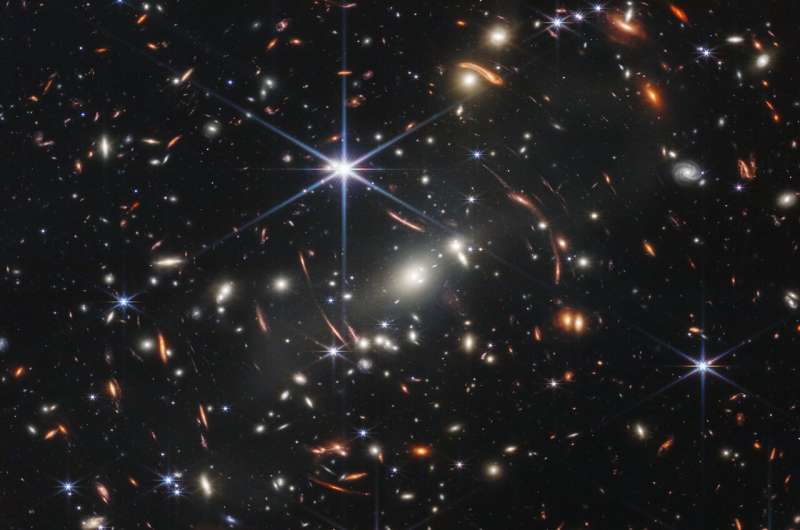 El James Webb revela una galaxia con los cúmulos de estrellas más antiguas del universo