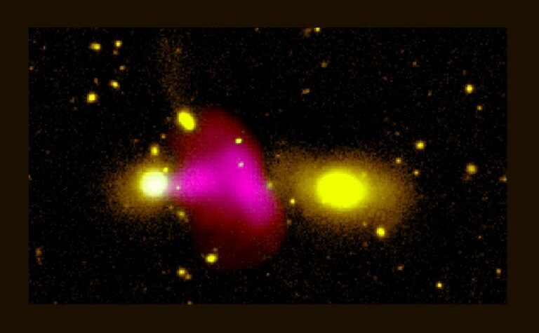 Astrónomos detectan una extraña galaxia lanzándole plasma a su vecina galáctica