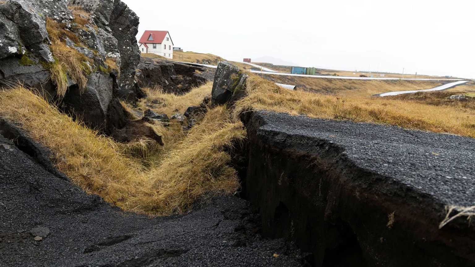 Islandia declara estado de emergencia ante la inminente erupción de un volcán 