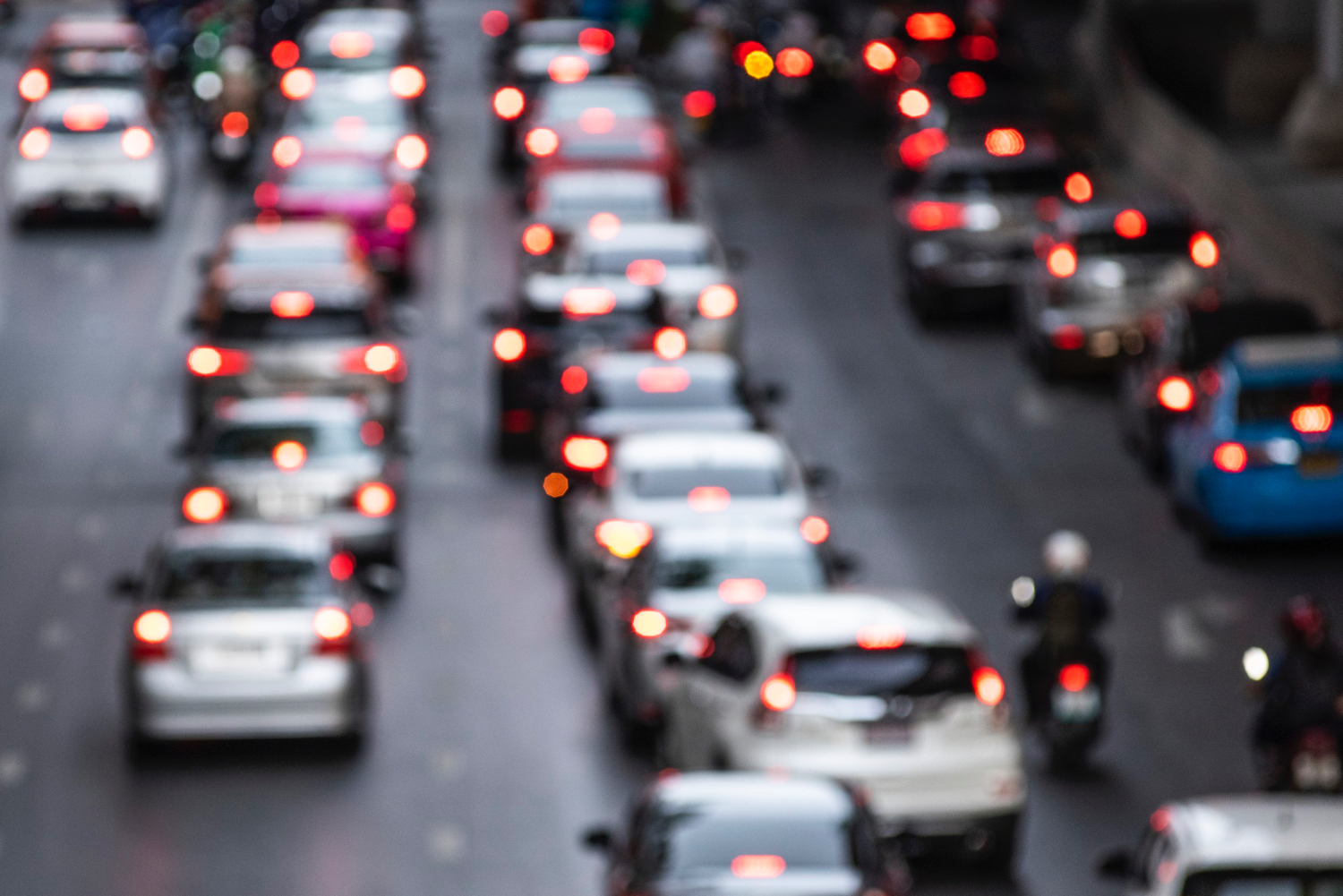 El tráfico y los atascos en el transporte pueden afectar la salud mental, advierte estudio