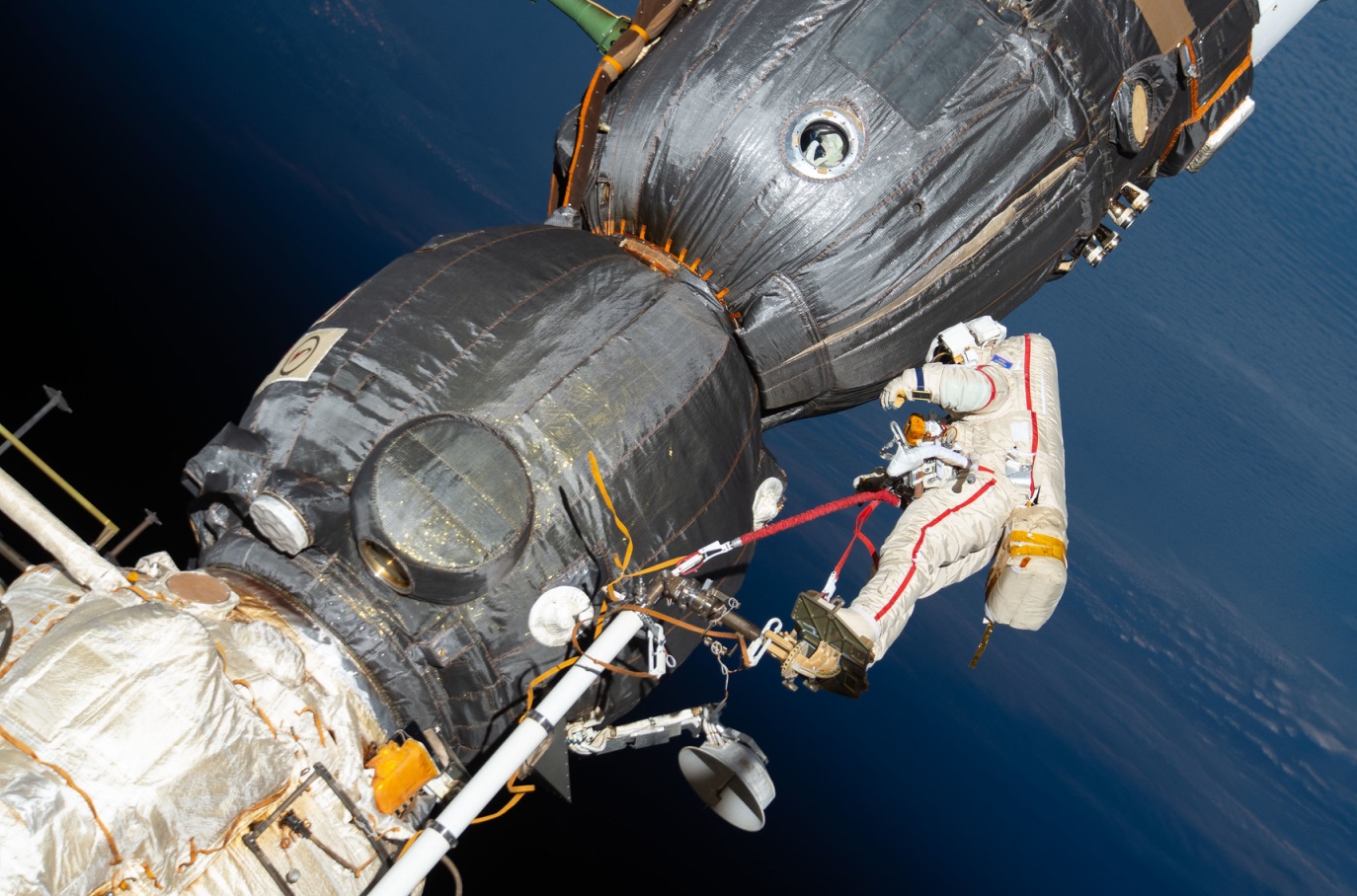 Nuevo récord: Cosmonauta acumula más de 878 días a bordo de la ISS